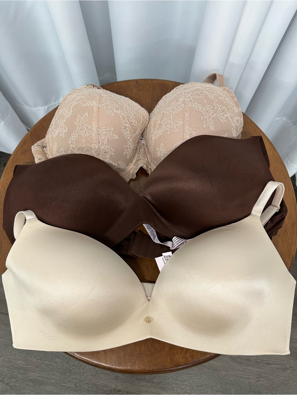 Victoria's Secret lot of (3) bras size 40D Ivory, brown and Beige Lace wireless